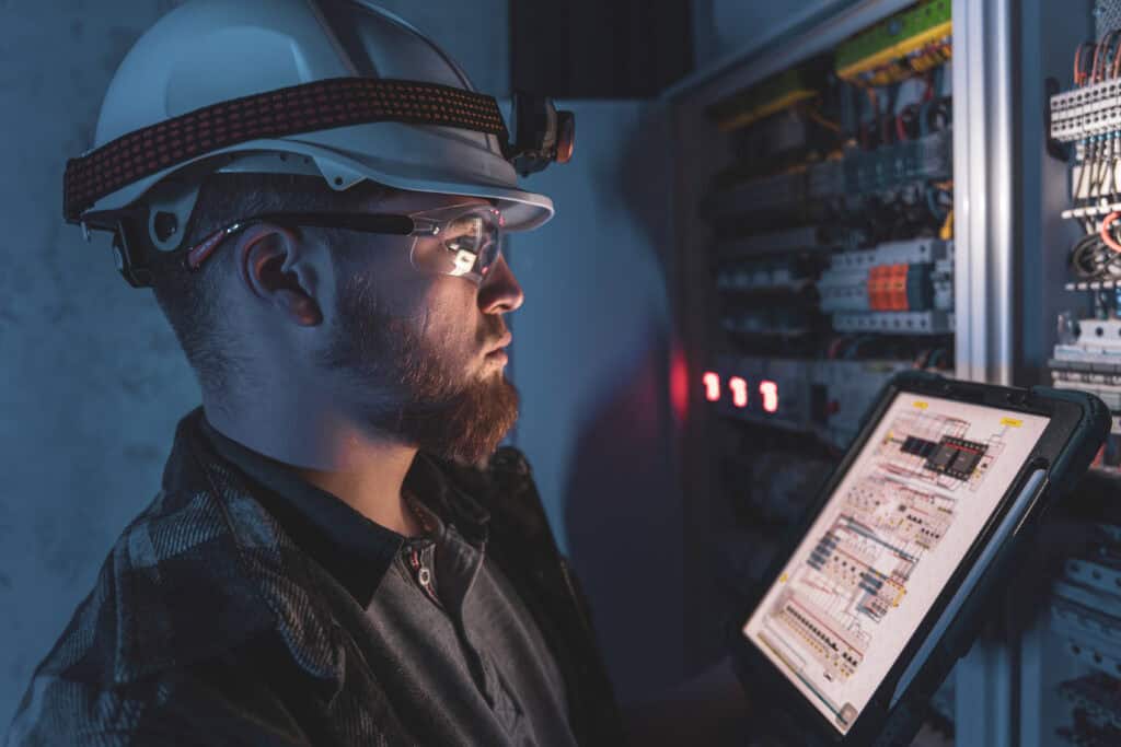 How Lighting Schedules and Occupancy Sensors Improve Lighting Energy Efficiency