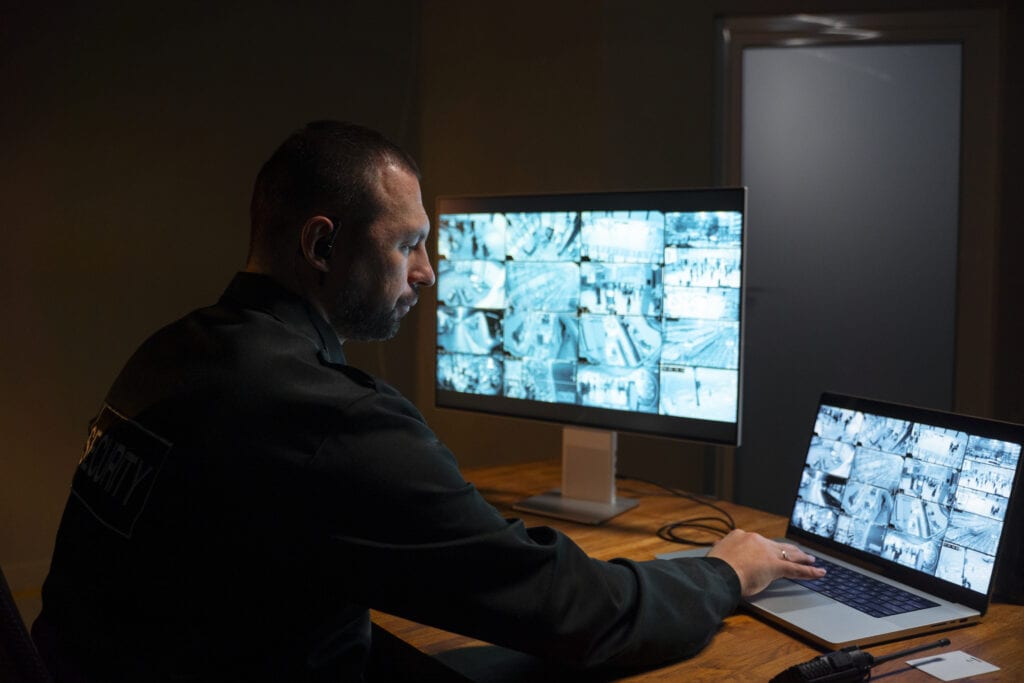 Why Commercial Security Monitoring Improves Facility Response Time